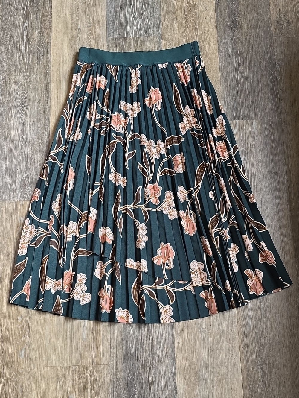 DR2 Pleated Floral Midi Skirt